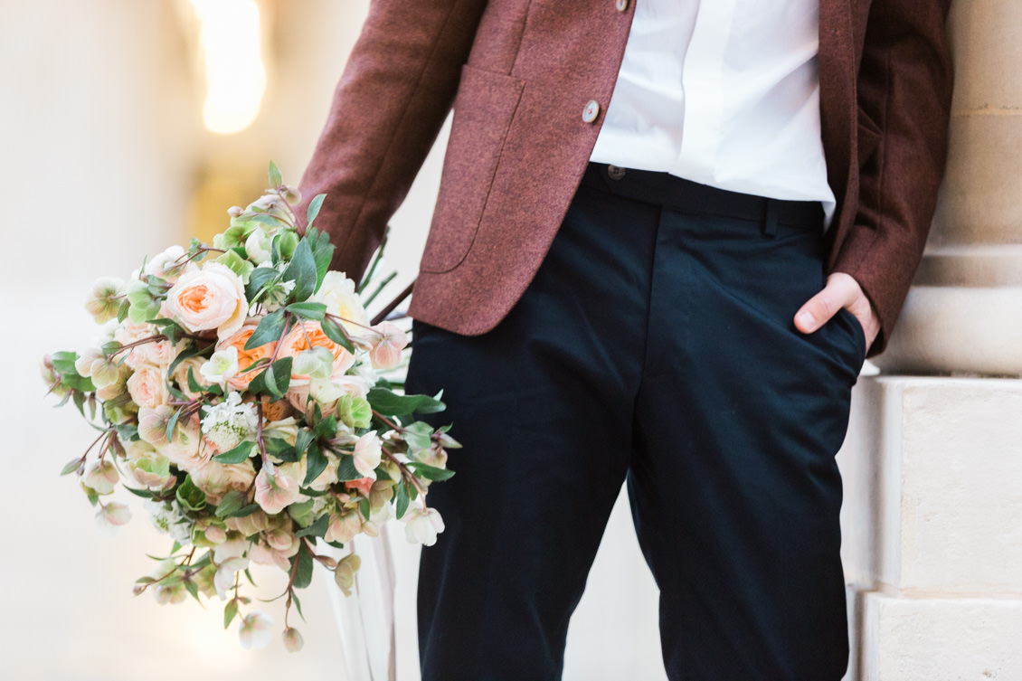 elopement-paris-bouquet-fleurs-de-pauline-groom-suit-apieceur-jonathan-prefaut-fine-art-photography