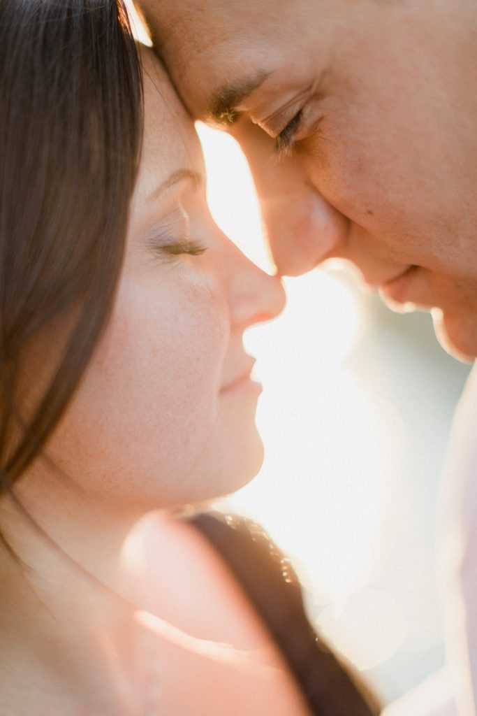 Photographe basé à Reims, je suis spécialisé dans le reportage mariage, la photographie de couple et de famille.