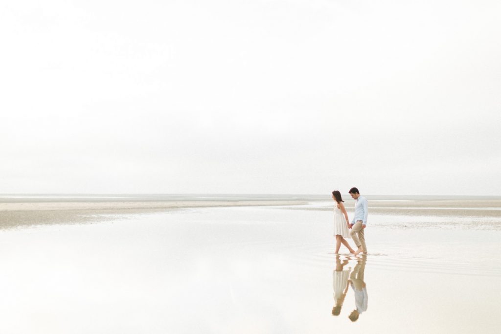 Photographe basé à Reims, je suis spécialisé dans le reportage mariage, la photographie de couple et de famille.