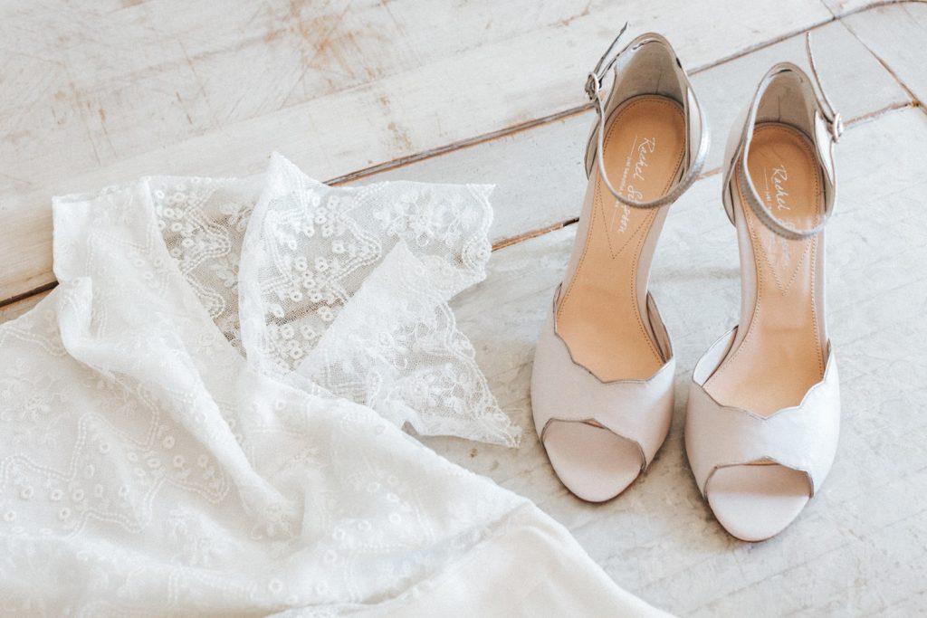 Photographe basé à Reims, je suis spécialisé dans le reportage mariage, la photographie de couple et de famille.