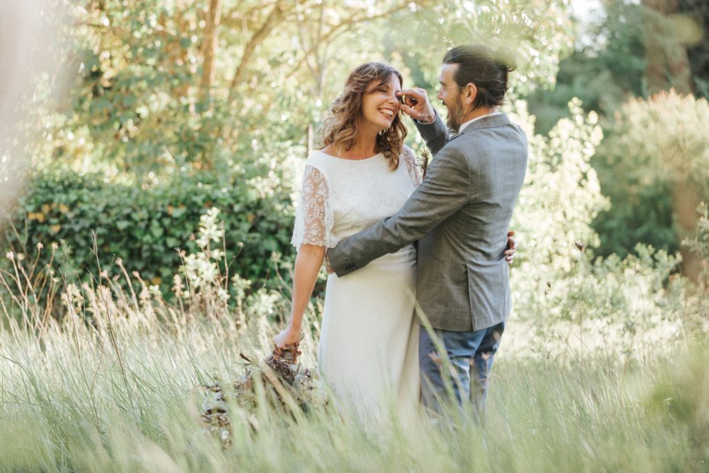 Photographe basé à Reims, je suis spécialisé dans le reportage mariage, la photographie de couple et de famille.