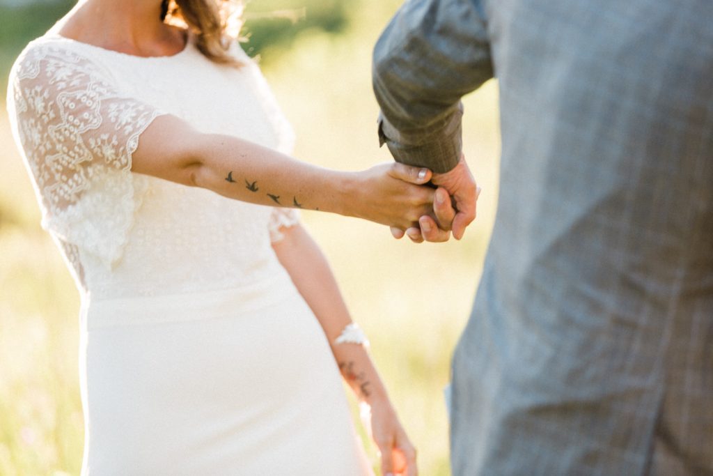 Photographe basé à Reims, je suis spécialisé dans le reportage mariage, la photographie de couple et de famille.