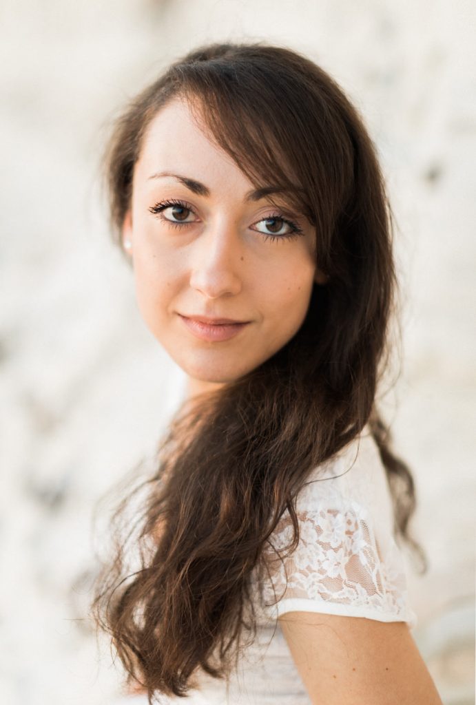 Photographe basé à Reims, je suis spécialisé dans le reportage mariage, la photographie de couple et de famille.
