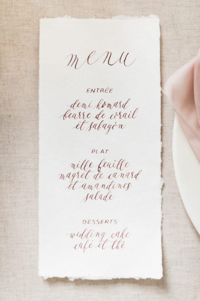 Photographe basé à Reims, je suis spécialisé dans le reportage mariage, la photographie de couple et de famille.