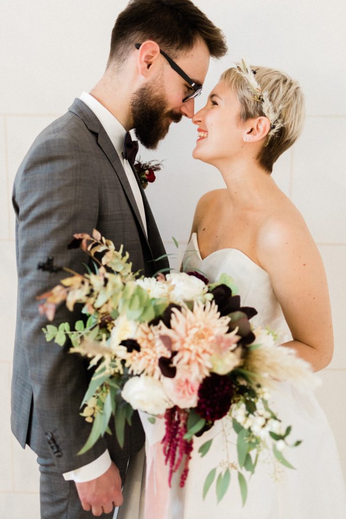 Photographe basé à Reims, je suis spécialisé dans le reportage mariage, la photographie de couple et de famille.