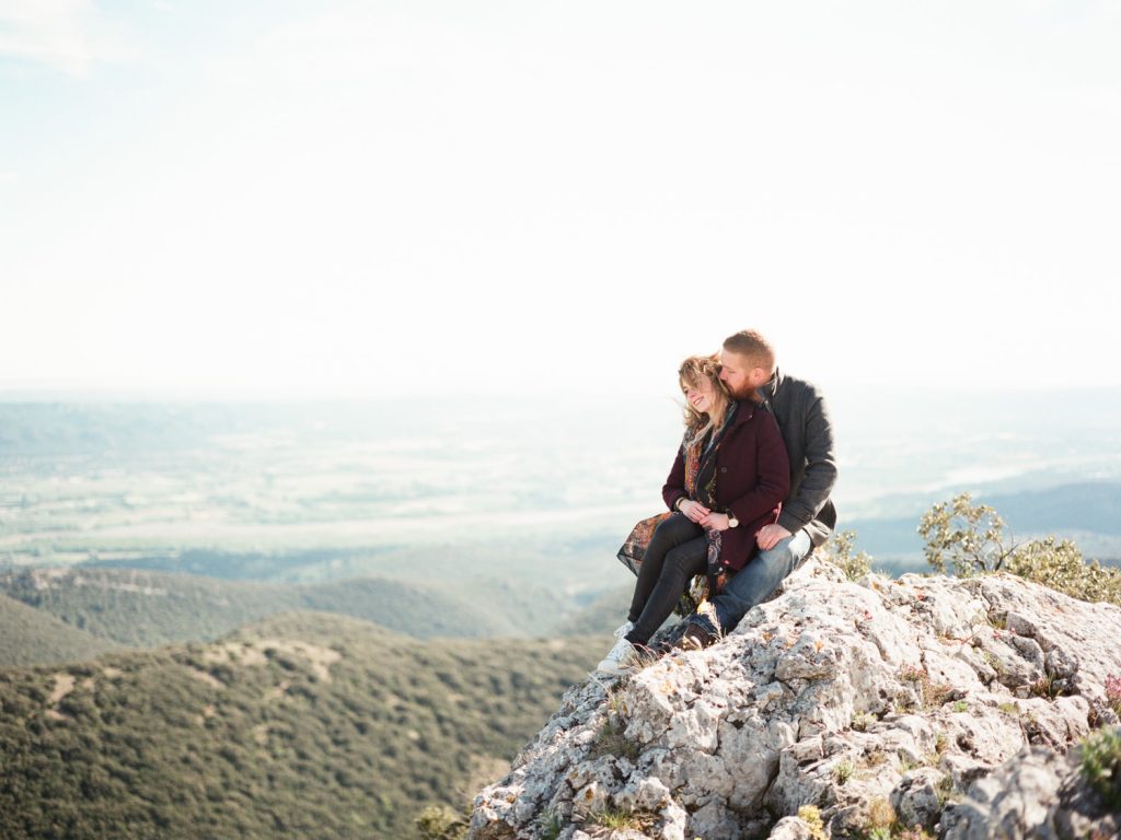 Photographe basé à Reims, je suis spécialisé dans le reportage mariage, la photographie de couple et de famille.