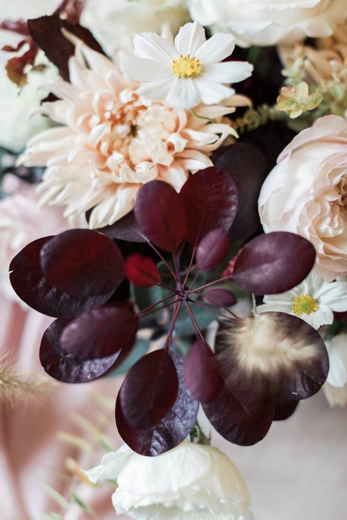 Photographe basé à Reims, je suis spécialisé dans le reportage mariage, la photographie de couple et de famille.