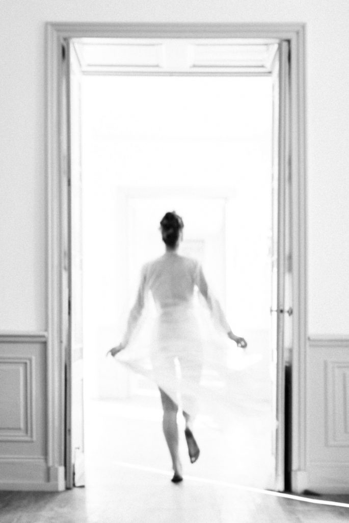 Photographe basé à Reims, je suis spécialisé dans le reportage mariage, la photographie de couple et de famille.