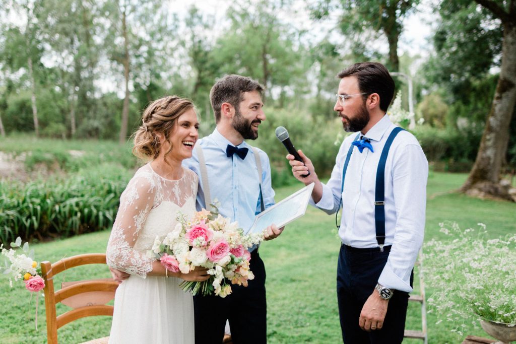 Photographe basé à Reims, je suis spécialisé dans le reportage mariage, la photographie de couple et de famille.