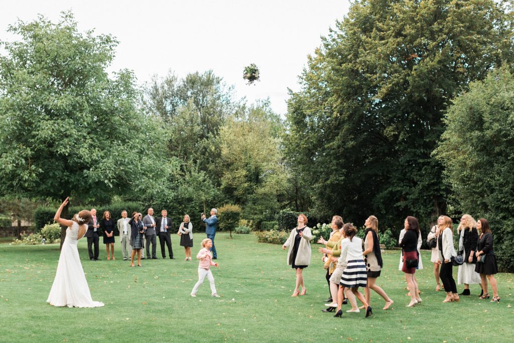 Photographe basé à Reims, je suis spécialisé dans le reportage mariage, la photographie de couple et de famille.