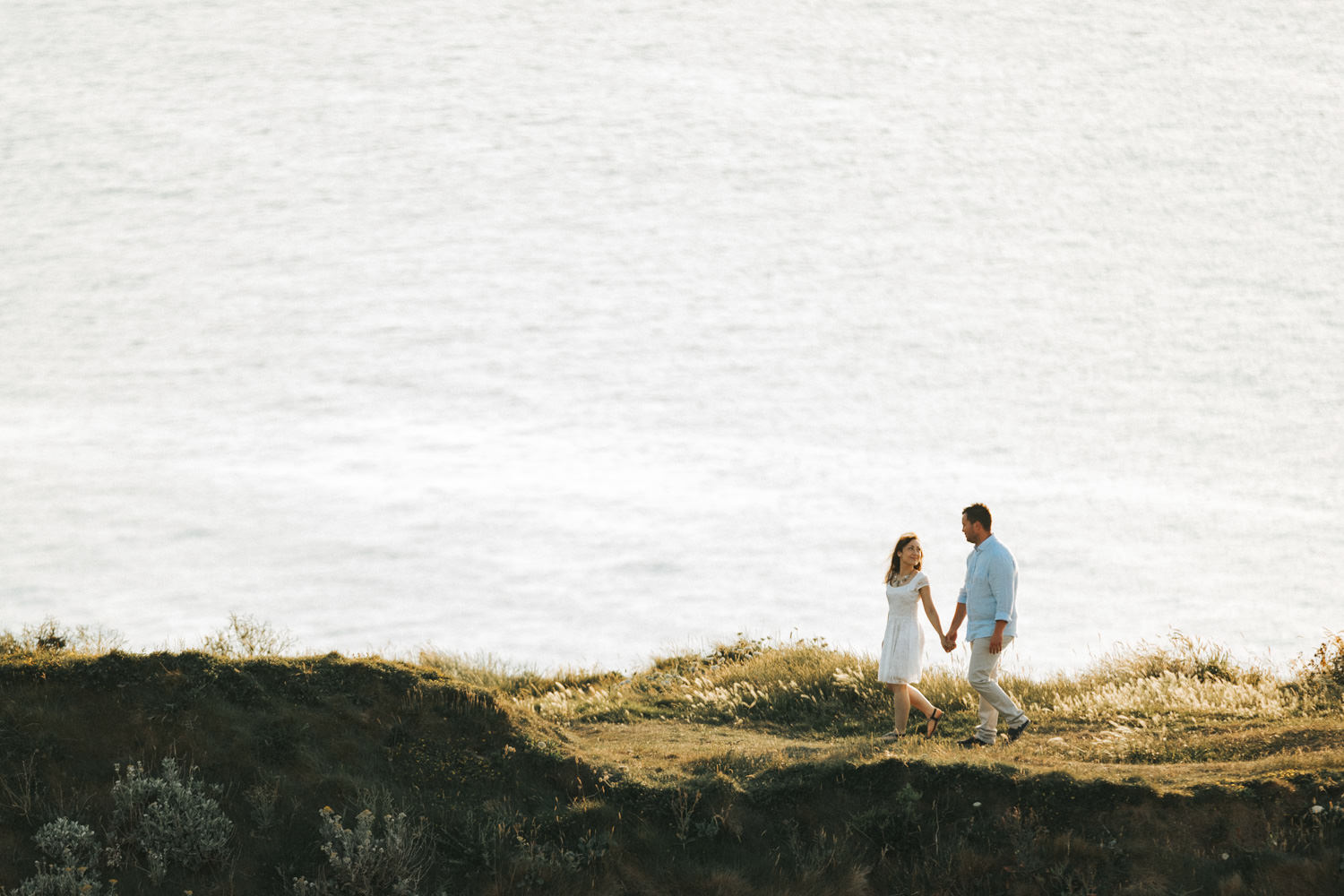 Séance engagement à Etretat en Normandie.